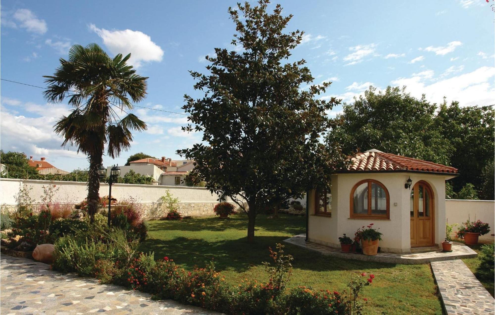 Apartma Beautiful Apartment In Pula With Kitchen